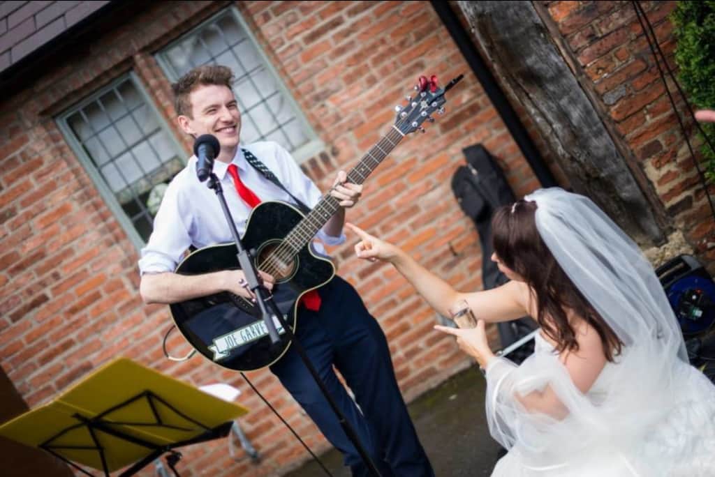 3X50 Minute Sets from Experienced Wedding Singer (100-200 Miles from Uxbridge)